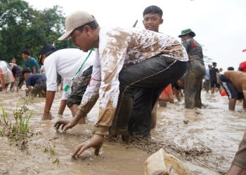 Lomba Tangkap Ikan Lele Meriahkan HUT ke-16 Kabupaten Pringsewu, Ratusan Peserta Terlibat