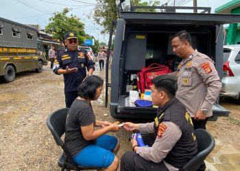 Respons Cepat Biddokkes Polda Lampung: Dirikan Posko Kesehatan untuk Korban Banjir di Panjang