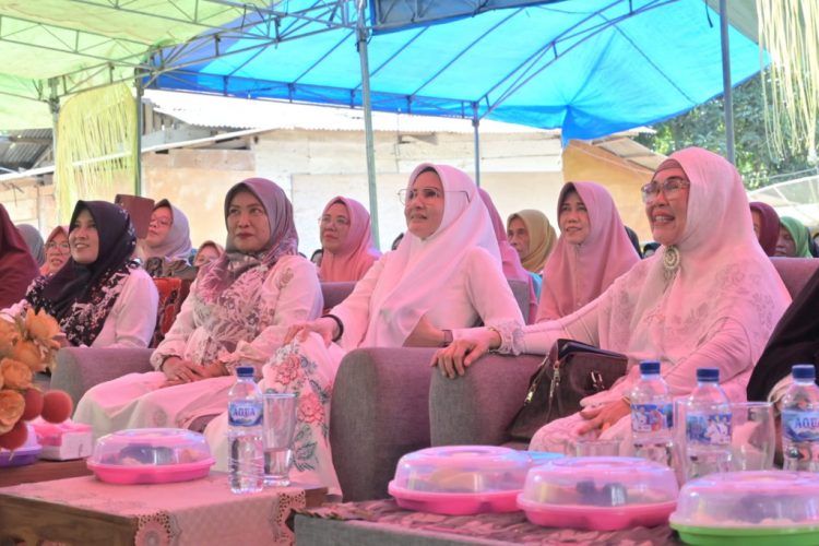 Hj. Nanda Indira Dendi Apresiasi Pengajian Majelis Al-Anwar di Desa Dantar, Pesawaran