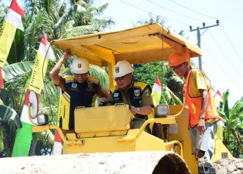 Gubernur Lampung Resmikan Groundbreaking Perbaikan Jalan dan Tandatangani MoU Program Inovasi “Aku Lulus” di Tanggamus