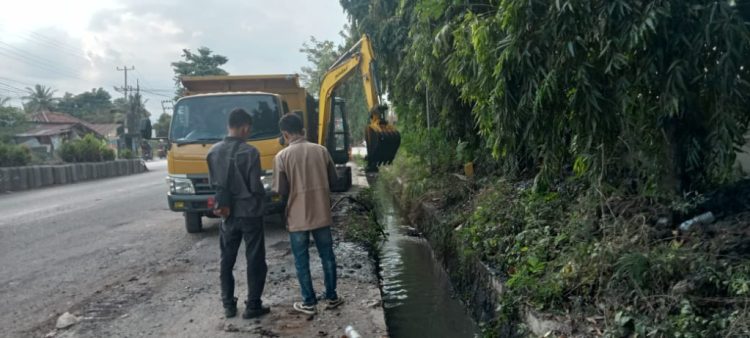 BPJN Lampung Gercep Bersihkan Drainase Jalan Yos Sudarso Usai Banjir Panjang