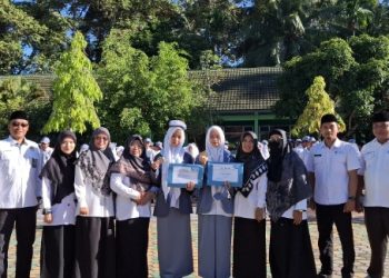 MAN 1 Tanggamus Raih Prestasi Nasional Lewat KOSSMI 2025: Dua Siswi Melaju ke Babak Final