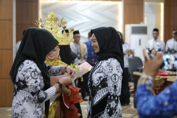 Indria Ardito Resmi Dikukuhkan sebagai Ibunda Guru Lampung Tengah, Tegaskan Komitmen Majukan Pendidikan