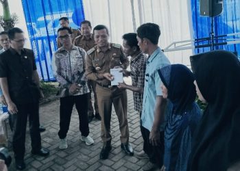 Bupati Pringsewu Serahkan Bantuan Sosial Rutilahu, Wujudkan Kesejahteraan Masyarakat