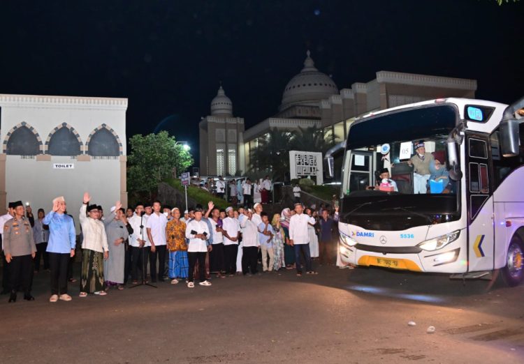 Harunya Pelepasan! 388 Calon Haji Lampung Selatan Resmi Berangkat Menuju Tanah Suci
