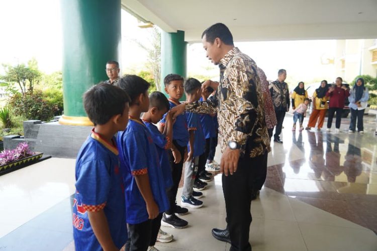 Bupati Pringsewu Lepas Kontingen SSB BMP ke Kejurnas Sepakbola U-10: Harumkan Nama Lampung!
