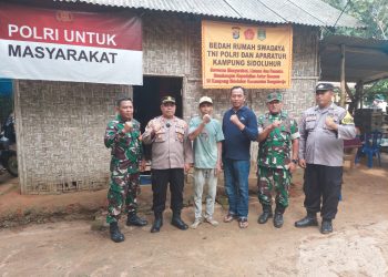 TNI-Polri dan Warga Bedah Rumah Buruh Serabutan di Sidoluhur, Wujud Nyata Kepedulian Sosial