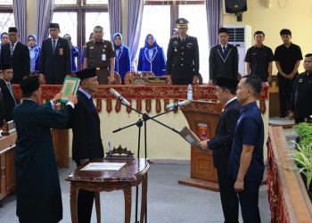 Hadiri Pelantikan PAW Anggota DPRD, Wakil Bupati Mad Hasnurin Tegaskan Komitmen Jalankan Tugas Wakil Rakyat