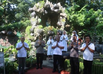 Jelang Peringatan Kenaikan Yesus Kristus, Polres Lampung Selatan Gelar Silaturahmi dan Bakti Sosial di Retret Ngisonando