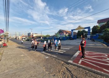 Polres Pesawaran Intensifkan Pengamanan Pagi di Jalur Padat, Fokus pada Depan Sekolah