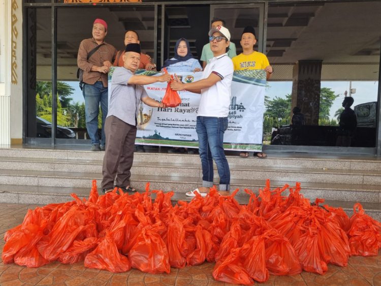 IJP Lampung Salurkan 150 Paket Qurban Bantuan Gubernur untuk Jurnalis dan Warga Sekitar