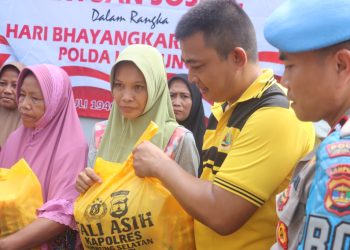 Polres Lampung Selatan Gelar Bakti Sosial Sembako, Tebar Kebahagiaan di Hari Bhayangkara ke-79