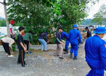Sat Polairud Polres Pesawaran Ajak Warga Bersihkan Pantai Batu Menyan, Wujudkan Pesisir Bersih dan Sehat
