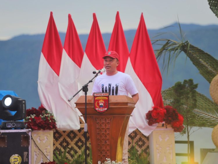 Pasar Tematik Jelajah Danau Ranau Diresmikan, Bupati Parosil Minta Perbaikan Infrastruktur untuk Dukung Pariwisata