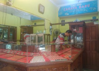 Harga Emas Turun Rp20 Ribu per Gram, Pasar Masih Lesu di Bambu Kuning