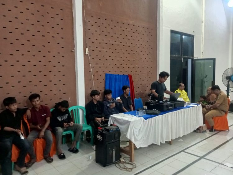 Disdukcapil Pesawaran Jemput Bola Rekam E-KTP di Hanura, 300 Warga Terlayani hingga Malam