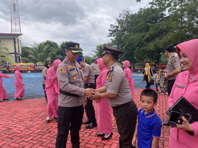28 Personel Naik Pangkat, Polres Pesawaran Semarakkan Hari Bhayangkara ke-79 dengan Penghargaan dan Haru