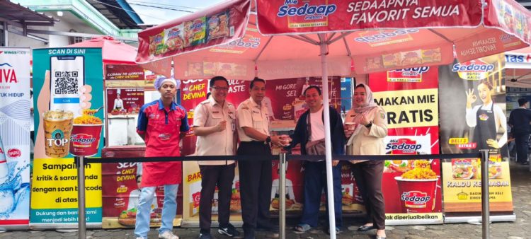 Samsat Rajabasa Bagi-Bagi Mi Instan, Cara Unik Tingkatkan Kepatuhan Pajak