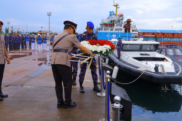 Sat Polairud Polres Pesawaran Ikuti Tabur Bunga di Laut, Hormati Pahlawan Bhayangkara