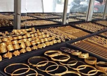 Harga Emas Anjlok di Awal Pekan, Investor Diminta Waspada Hadapi Volatilitas Pasar