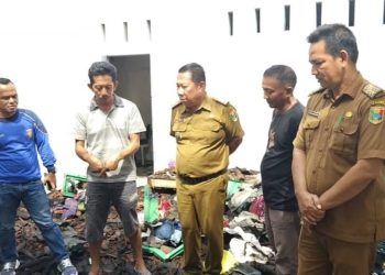 Dinsos Tanggamus Tinjau Lokasi Kebakaran, Serahkan Bantuan dan Tekankan Kepedulian Sosial