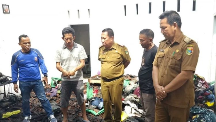 Dinsos Tanggamus Tinjau Lokasi Kebakaran, Serahkan Bantuan dan Tekankan Kepedulian Sosial