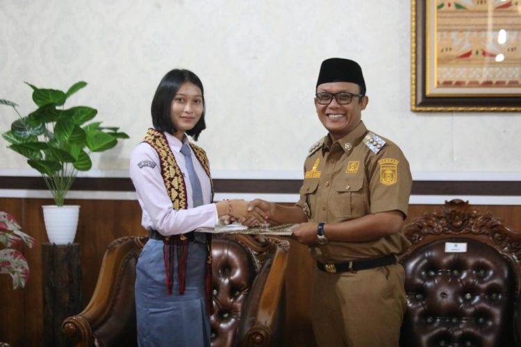 Bupati Ardito Lepas Keberangkatan Ni Made Ira Puspa, Wakil Lampung Tengah di Paskibraka Nasional