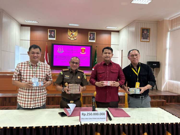 Kasus Korupsi Alkes RSUD BM Kota Agung, Tersangka Taufik Serahkan Uang Titipan Rp250 Juta ke Kejari Tanggamus