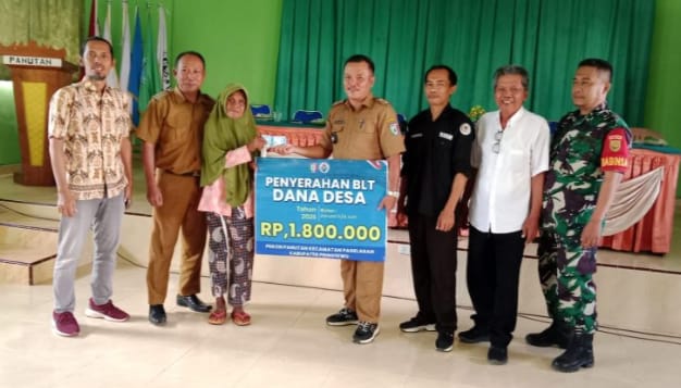Pekon Panutan Salurkan BLT-DD Tahap I ke 20 KPM, Warga: “Alhamdulillah, Sangat Membantu!”