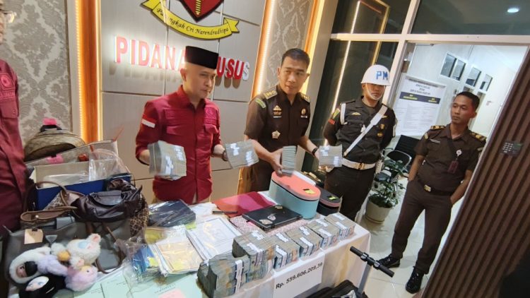 Kejati Lampung Geledah BRI Pringsewu, Sita Mobil & Uang Tunai Terkait Dugaan Korupsi Rp17 Miliar