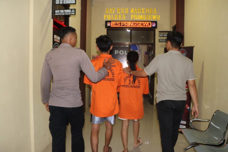 “Cinta Berujung Bui: Sepasang Kekasih Produksi Tembakau Sintetis di Kos-kosan”