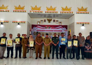 Dorong Ekonomi Desa, Pemkab Tanggamus Serahkan AHU kepada 20 Koperasi Merah Putih