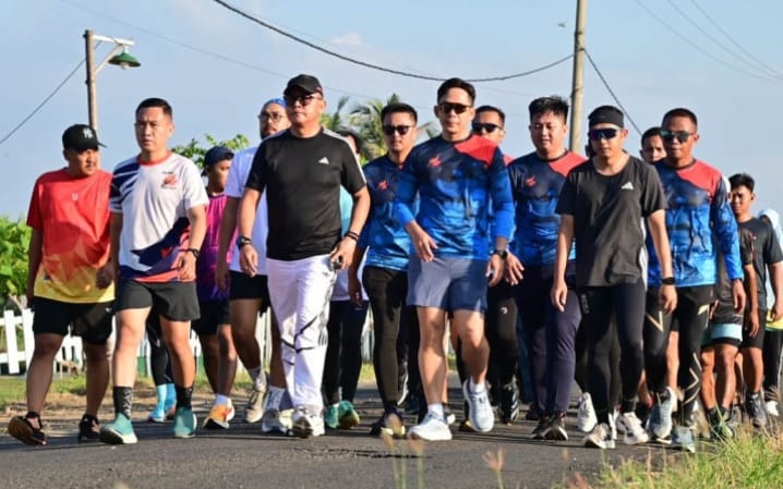 Bupati Egi dan Dandim 0421/LS Kompak Fun Run di Pesisir Kalianda, Ajak Warga Ramaikan Krakatau Beach Run 2025