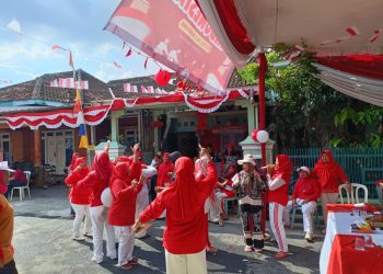 Warga Gang Pesona RT 05 Sukarame Rayakan HUT ke-80 RI dengan Lomba Tradisional Penuh Makna