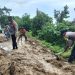 Polsek Limau dan Warga Gotong Royong Bersihkan Longsor 10 Meter di Pekon Tegineneng