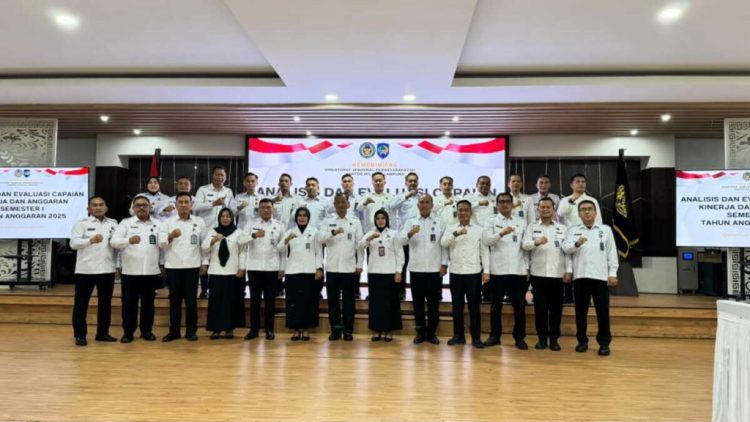 Kalapas Kalianda Tegaskan Komitmen Tingkatkan Kinerja di Rapat Evaluasi Semester I 2025