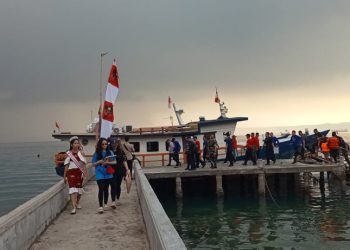 Lampung Cetak Sejarah, Kibarkan Bendera Merah Putih di Atas Laut