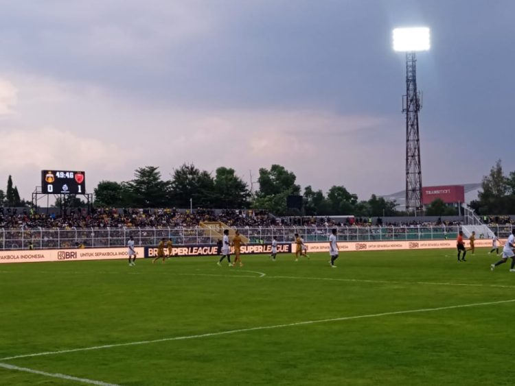 Spasojevic vs Lucas Dias, Duel Gol Pinalti yang Mengguncang Stadion Sumpah Pemuda