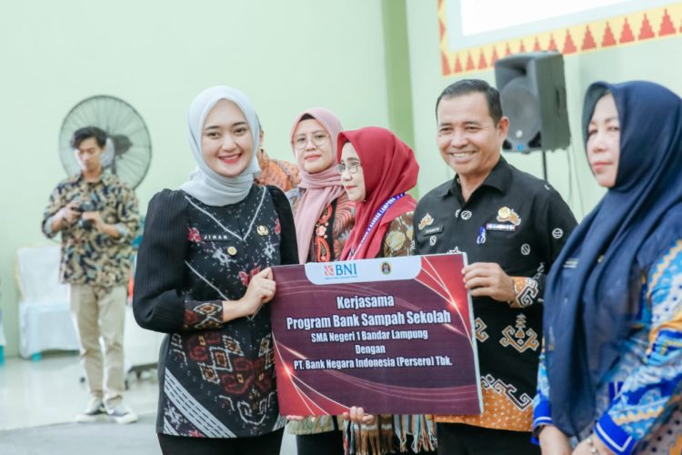 Pemprov Lampung Luncurkan Program Bank Sampah Sekolah SMA/SMK Kota Bandar Lampung, Dorong Siswa Jadi Agen Perubahan Lingkungan