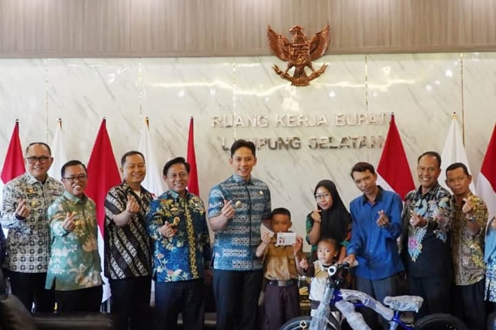 Raihan Diaz Rinawi Dapat Beasiswa dan Dukungan Pendidikan dari Bupati Lampung Selatan