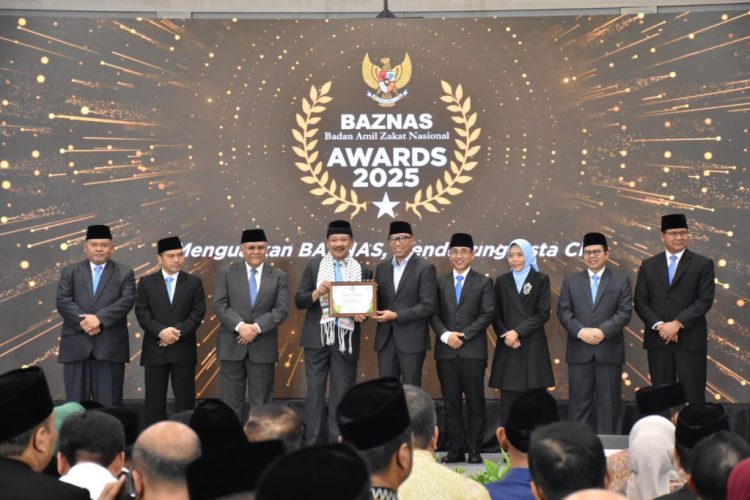 Gubernur Lampung Rahmat Mirzani Djausal Raih Penghargaan Kepala Daerah Pendukung Gerakan Zakat Nasional dari Baznas, Dorong Pemberdayaan Ekonomi Umat