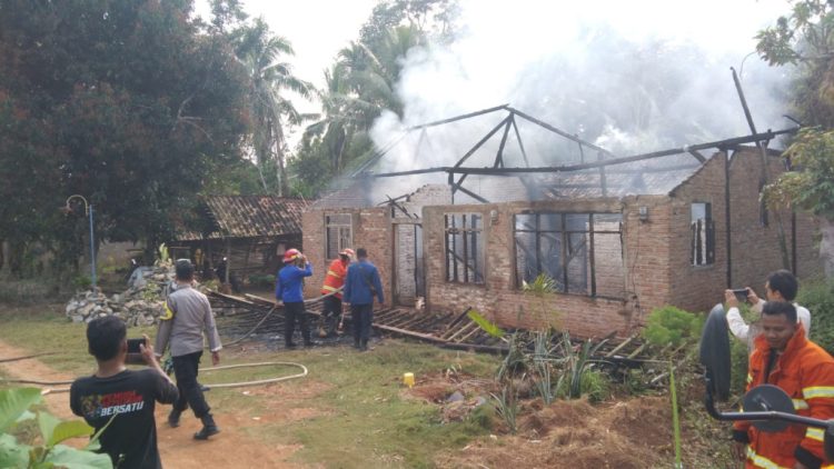 Rumah Milik Warga Pringsewu Ludes Terbakar, Diduga Dipicu Anak dengan Gangguan Jiwa