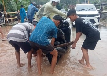 Banjir dan Erosi Kembali Landa Desa Sukajaya Lempasing, Ribuan Pengendara dan Warga Terdampak