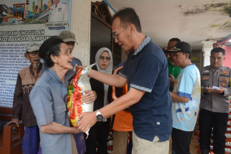 Pemkot Bandar Lampung Salurkan Bantuan Beras untuk Korban Banjir, Pastikan Kebutuhan Pokok Warga Tercukupi