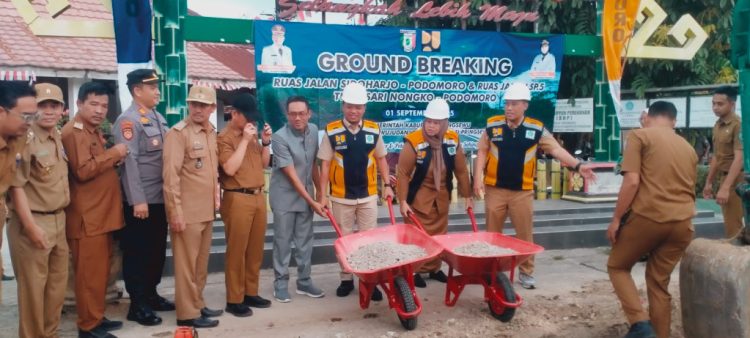 Bupati dan Wabup Pringsewu Tandai Ground Breaking Infrastruktur Jalan Strategis di Beberapa Kecamatan
