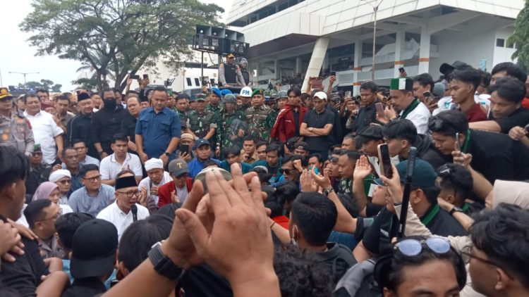 Mahasiswa dan Masyarakat Lampung Gelar Aksi Damai, Sampaikan 13 Tuntutan Strategis ke DPRD