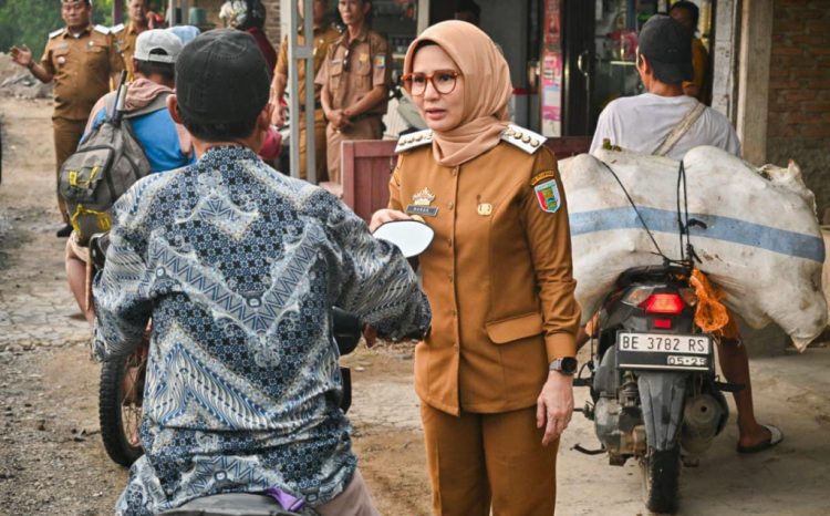 Bupati Pesawaran Tinjau Progres Perbaikan Jalan Strategis di Way Khilau, Rampung Ditargetkan Oktober 2025