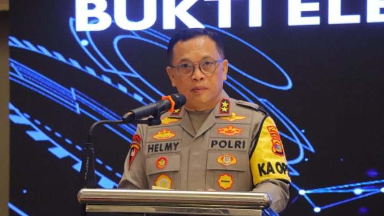 Karier Cemerlang Irjen Helmy Santika: Dari Kapolda Termuda hingga Mutasi ke Itwasum Polri!