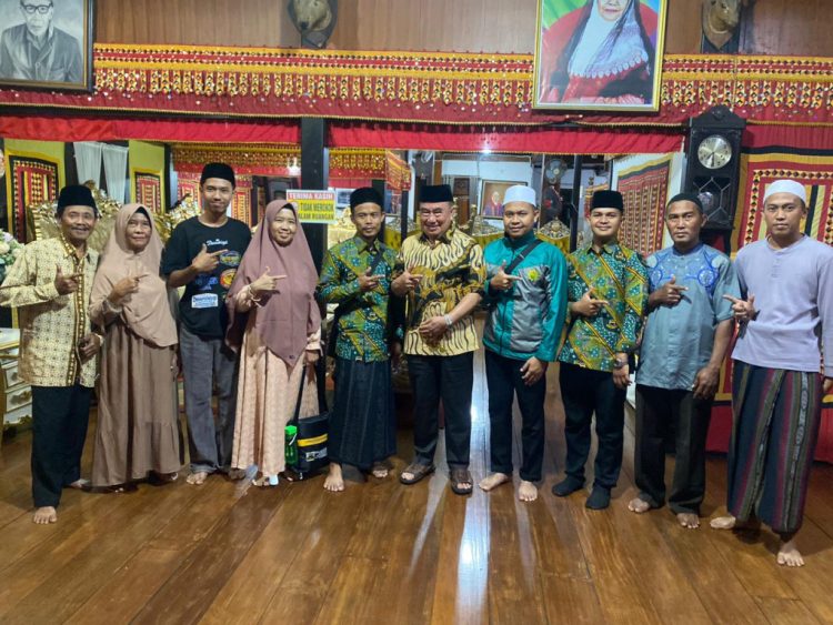 Bupati Tanggamus Lepas Kloter Pertama Jamaah Umroh Pemenang Tanggamus Color Run 2025, Doakan Kemajuan Daerah dan Keselamatan Jamaah