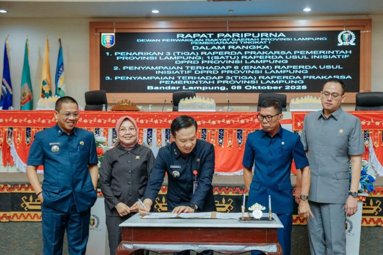 Pemprov Lampung Usulkan Tiga Raperda Strategis, Termasuk Perubahan Status BUMD untuk Dorong Ekonomi Daerah